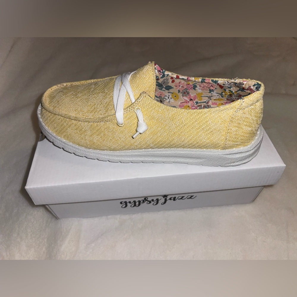 🖤NWT Yellow Rosa Slip-ons - Picture 3 of 7